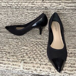 Ellen Tracy Black Patent Leather Prato Cap Toe Pump